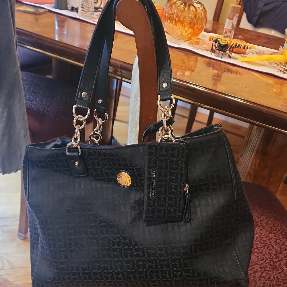 Tommy Hilfiger Black Monogram Tote w/ Gold Accents 🖤✨ - Picture 5 of 5